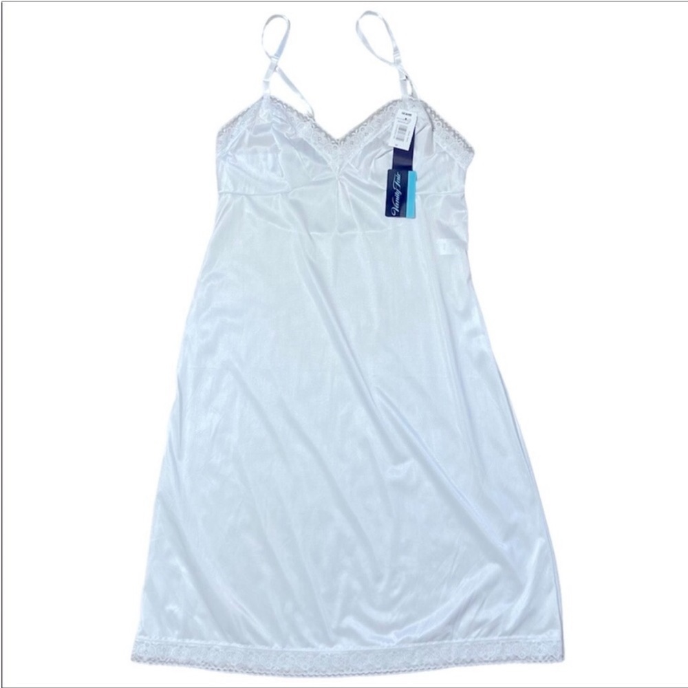 NWT Vintage Vanity Fair White satiny feel lace trimmed nightie sz M
